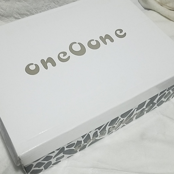 Crystal adorned heels - Picture 4 of 4